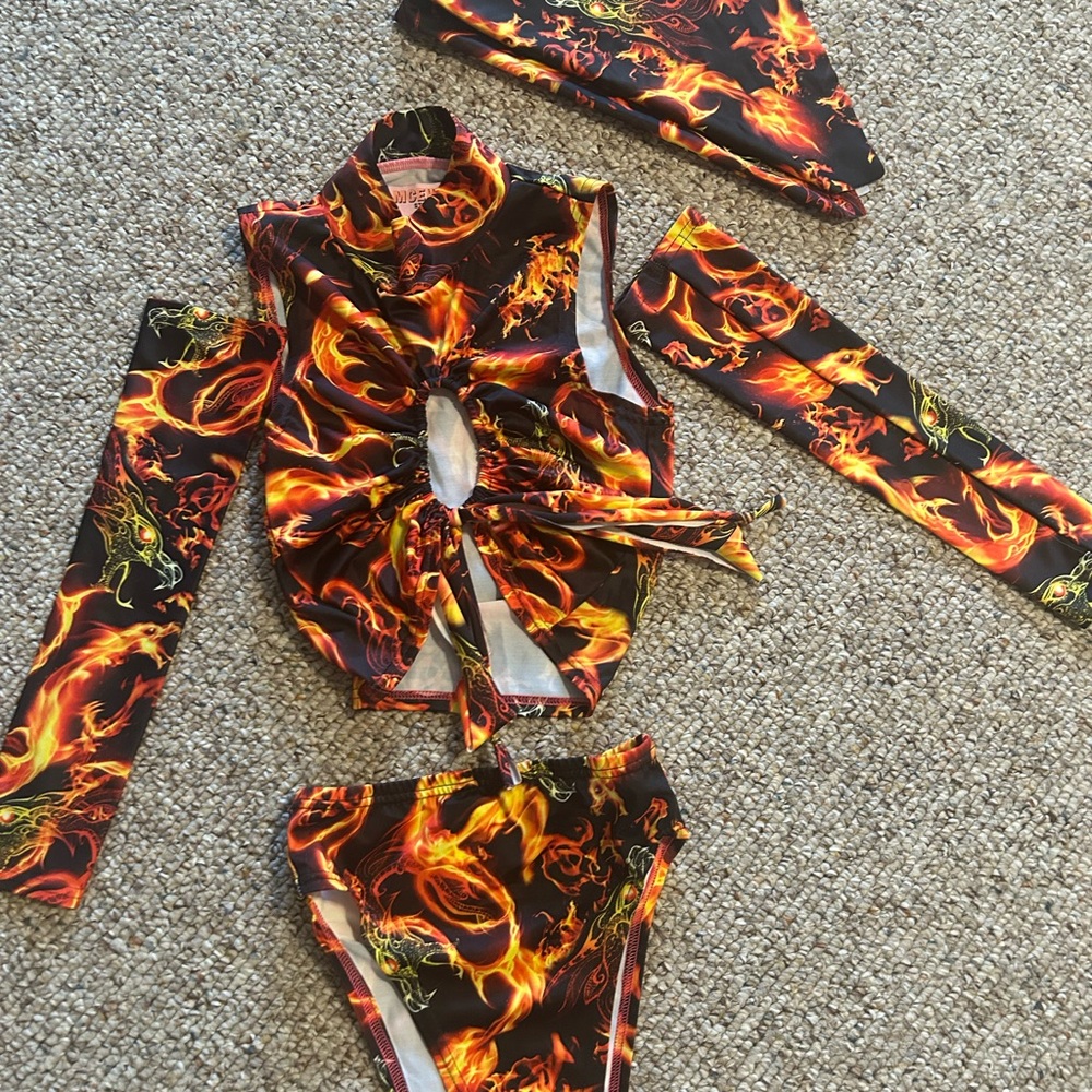 Flame Pattern Multi-Piece Set - Picture 3 of 5